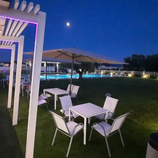 Luxury Pool Suites - Città Bianca, hotelli Pescarassa