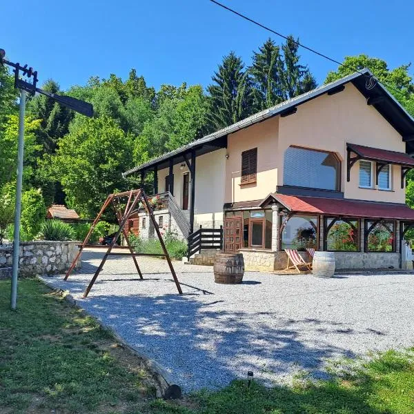 Vineyard cottage Apartment Pr Koprčevih, hotell i Metlika