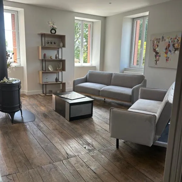 Les Ramandes Appartements au cœur du village, hotel v destinaci Marcillac-la-Croisille