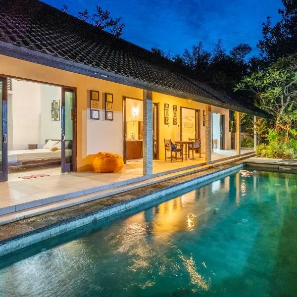 VILLA Surya 3 rooms , waterpool, near the ocean, hotel in Candidasa