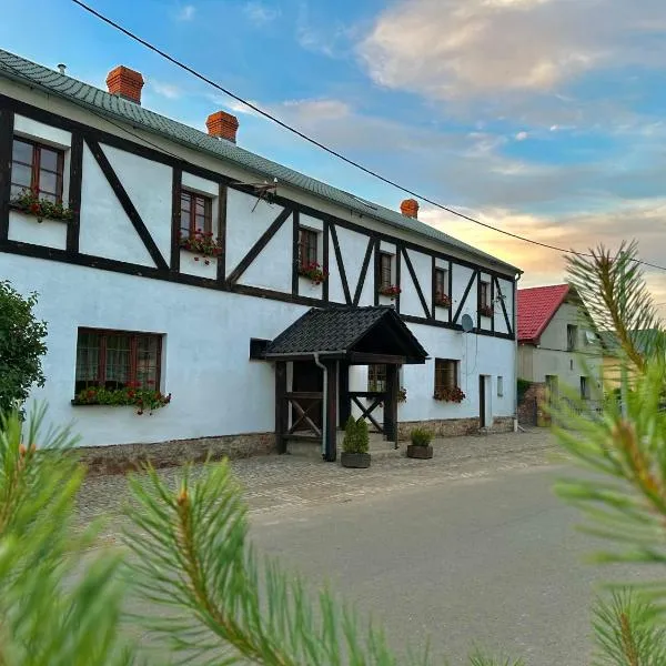 Dom Kawalera Ściborzyce Małe 35, hotel in Mokre