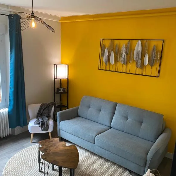 Maison les 3 fées , 3 chambres, Chamerolles, hotel em Courcy-aux-Loges