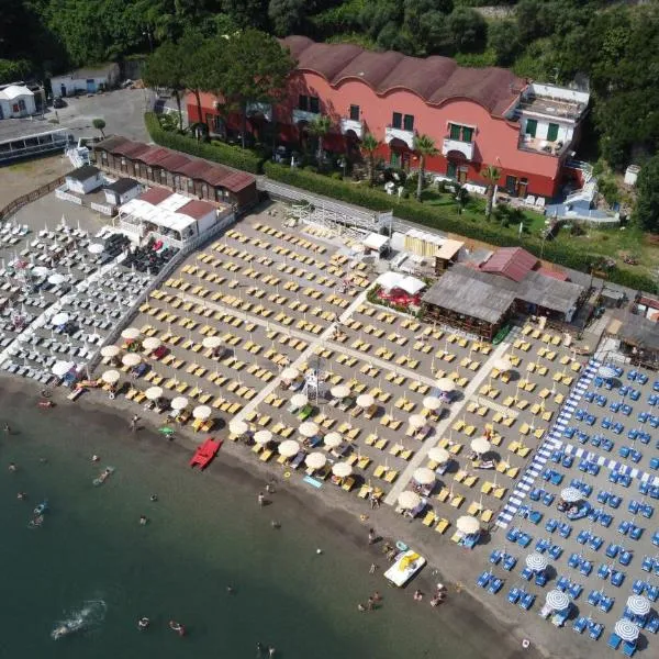 Marea Luxury Rooms, ξενοδοχείο σε Vico Equense