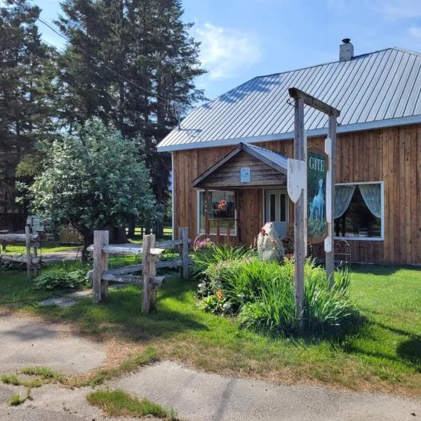 Le Gîte Du Gardien Blanc, hotel in Saint-David-de-Falardeau