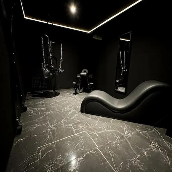BDSM TanTra Love Room & SPA, hôtel à Miramas