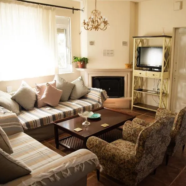 The Early Bird - Cosy 2-Floor House with Garden, hotel v destinaci Alexandrupoli