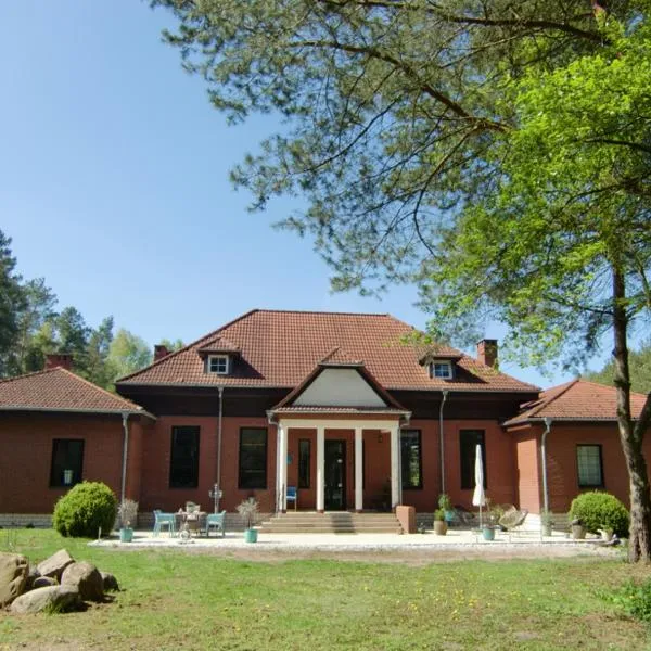 Villa Ambrosian (Haupthaus), ξενοδοχείο σε Trzebiez