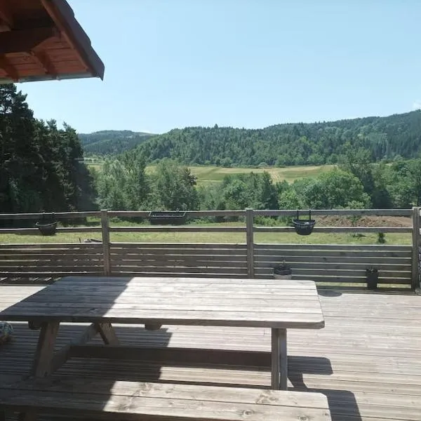 Suite à la campagne dans une jolie maison en bois.、Laussonneのホテル