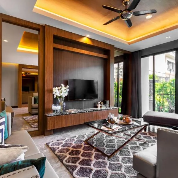 New Luxury Two bedroom private swimming pool villa with complete supporting facilities, convenient for travel 800 meters to Kamala Beach H09, hotel v destinaci Kamala pláž