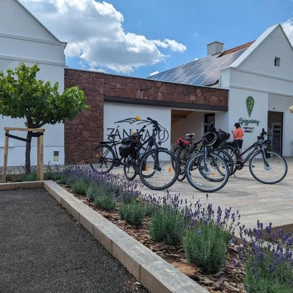 ZÁNKAPU -Hotel for You- Adult & Bike Friendly 3-Room B&B with Local Wine, Terrace & Káli-medence Experience, hotel in Zánka