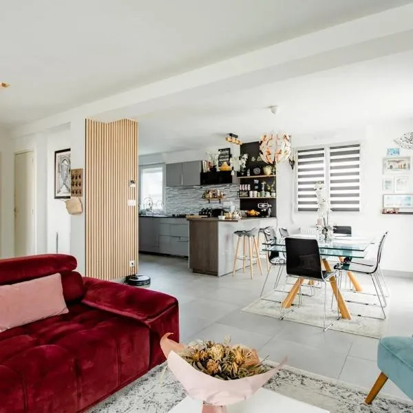 Maison de Vacances Familiale à 15 minutes de Saint-Malo, hotel em Miniac-Morvan