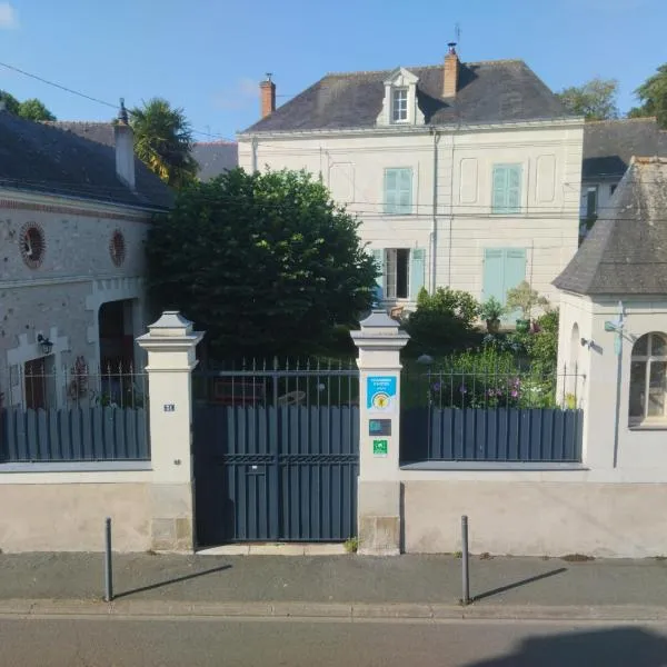 Les Orkys De Loire, hotel in Behuard