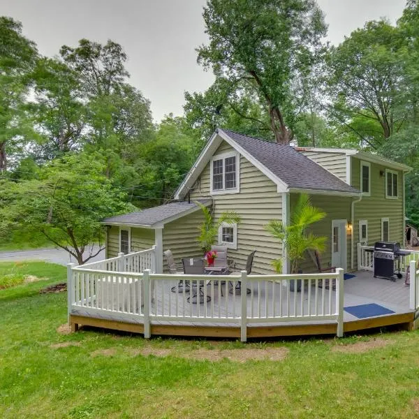 Charming Manheim Cottage with On-Site Animal Viewing, hotel v destinaci Manheim
