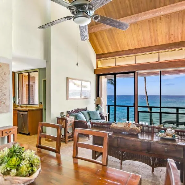 Unique Oceanfront Condo with AC- Alekona Kauai, hotel v destinaci Koloa