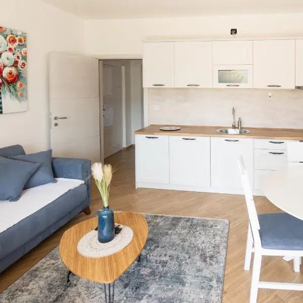 White Apartment, hotel a Kumbor