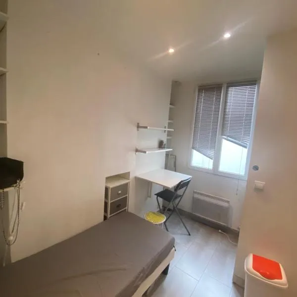 Small studio near Eiffel Tower