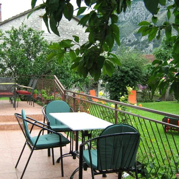 Rooms & Apartments Vukasović, hotelli Kotorissa