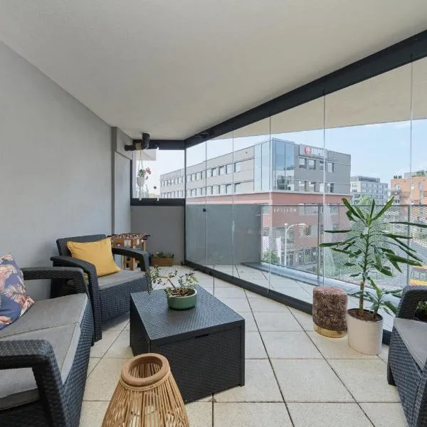 Spacious Apartment with Balcony near the Slavic Hill Wrocław by Renters Prestige, hotel em Breslávia
