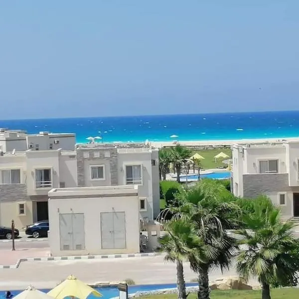 Chalet in Amwaj with a Sea view, hotell sihtkohas El Alamein