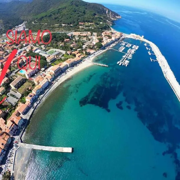 Casa Lucietta, 30 mt dal mare e posto auto privato, hotel di Marciana Marina