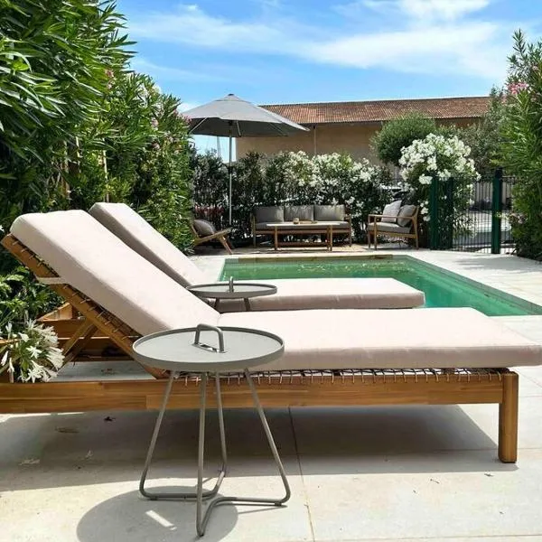 Maison avec piscine et amarrage, hotel em Grimaud