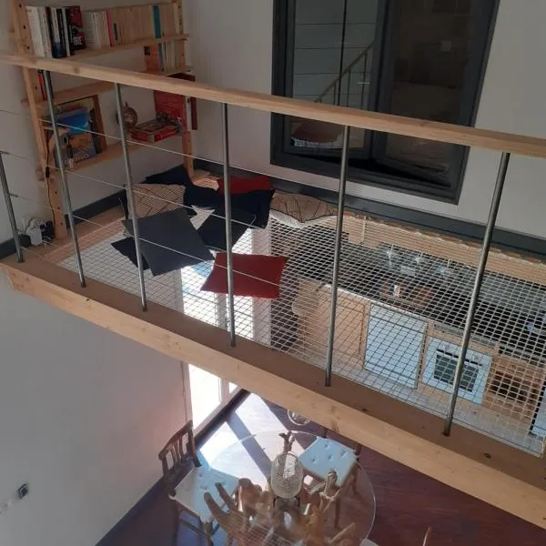Charmante maison atypique – hotel w mieście Régusse
