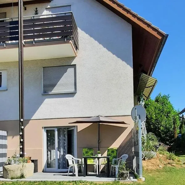 Ferienwohnung mit Garten, hotel in Ehrenkirchen