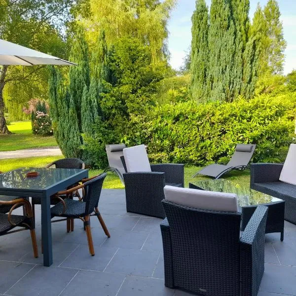 Domaine de l'Ermitage, hotel u gradu Ri