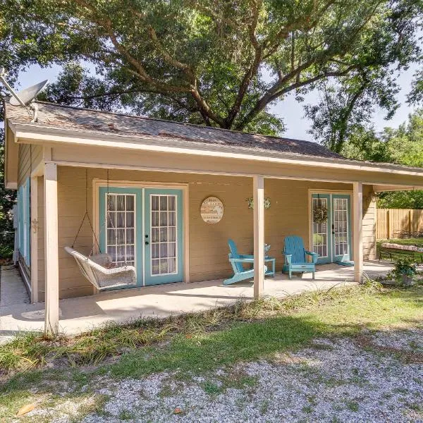 Charming Waveland Retreat with Private Porch!, hotell i Shoreline Park