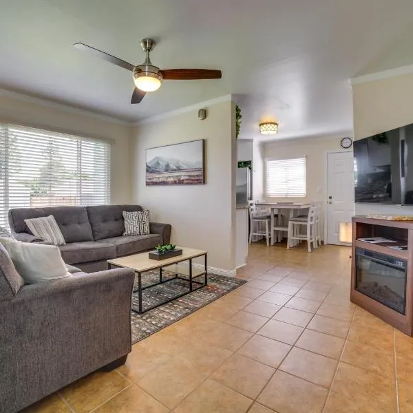 17 Mi to Lake Tahoe Carson City Home with Yard, hotel v destinaci Carson City