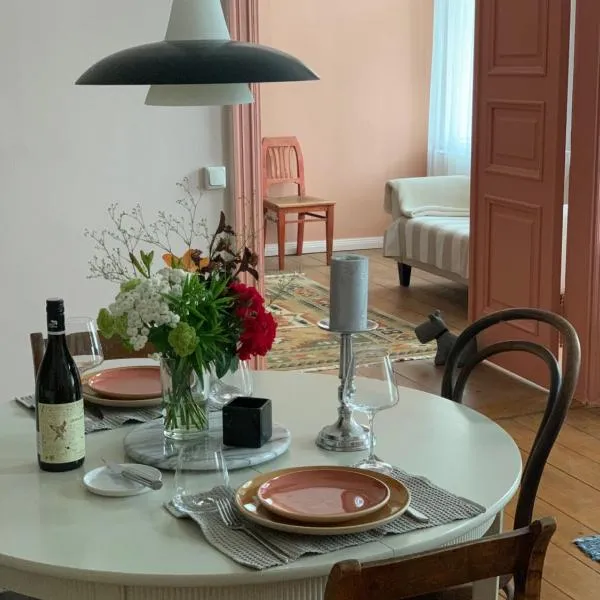 Chez Rosalie - charming apartment in Rakvere Old Town: Rakvere şehrinde bir otel