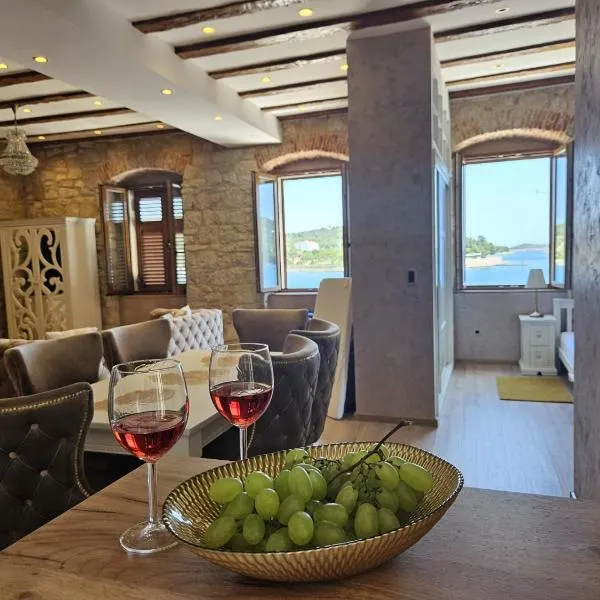 Luxury Seafront Suite Fabri, hotel di Vis