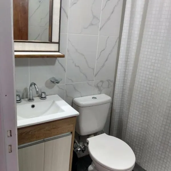 Departamento "Juana"para 4 personas 2 cuartos con garage en Santa Teresita, hotel in Santa Teresita