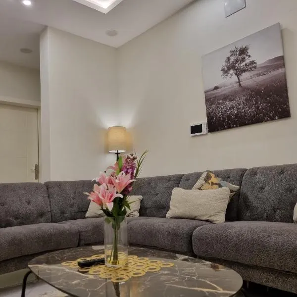 شقة فخمة غرفتين وصالة متكاملة قرب لافاندا بارك, hotel in Abha