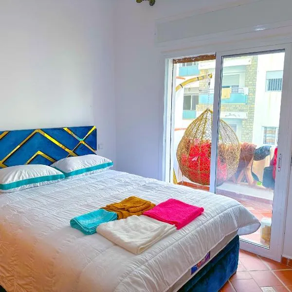 Residence Al Kasaba - Spacious apartment with swimming pool and direct access to sea, hotell i Oued Laou