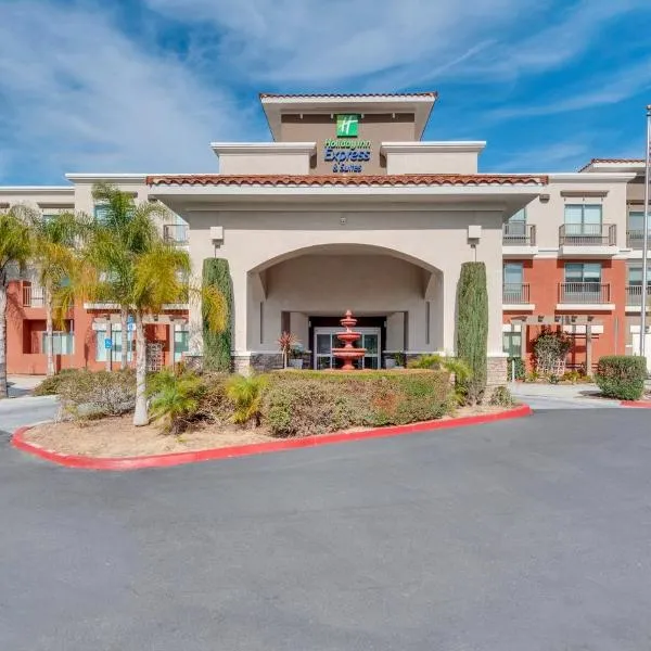 Holiday Inn Express Hotel & Suites Lake Elsinore by IHG, hotel v destinaci Lake Elsinore