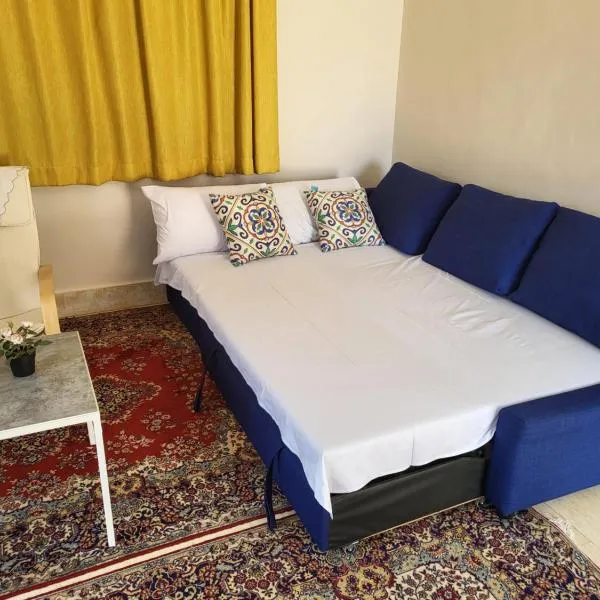 Lovely one-bedroom condo with garden view, hotel v Káhiře