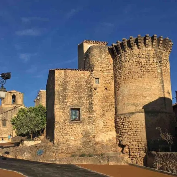 Peyrolles-en-Provence में, होटल Magnifique studio indépendant 35m2 proche du lac et au coeur du village