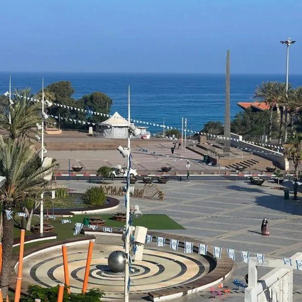 חוויה בכיכר, hotel v destinaci Netanja