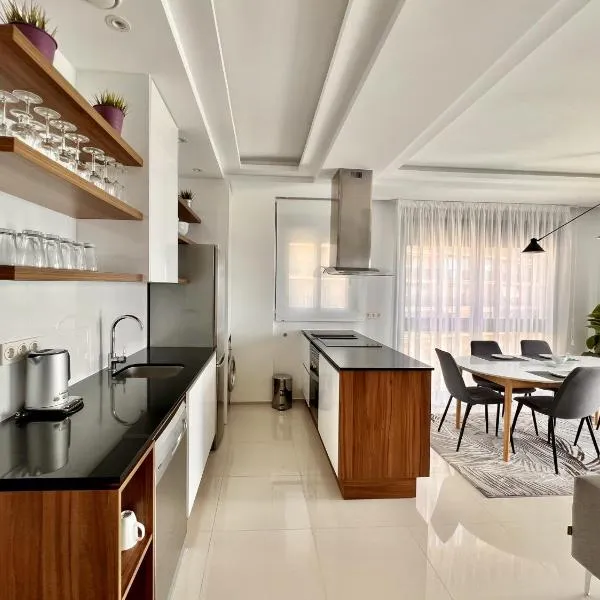 Sun Apartment Los Arenales by United Renters, hotel a Arenales del Sol