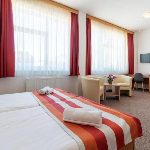 Szemely에 위치한 호텔 Fordan Hotel Pécs