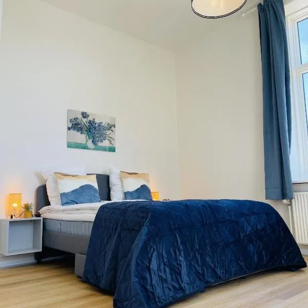aday - Blue light suite apartment in the center of Hjorring, hótel í Rakkeby
