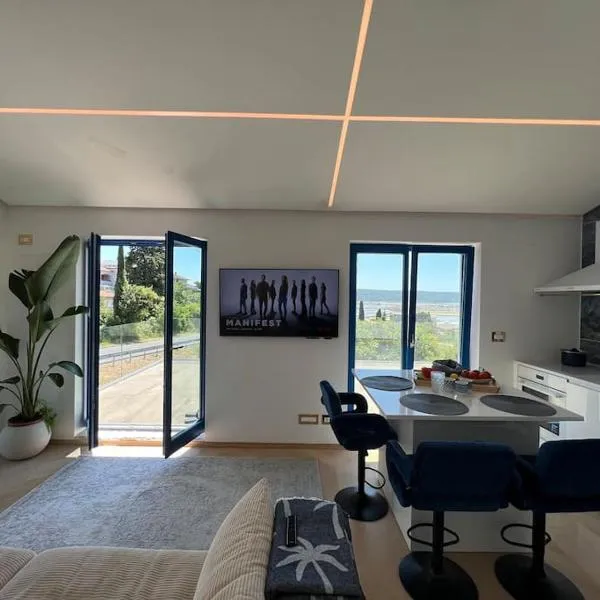 Sea view 2 bedroom apartment, hotel i Portorož