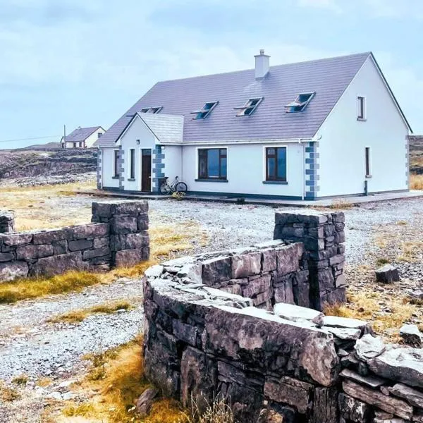 Irish Isle Oasis: Spacious 5-Bedroom Retreat, hotel v destinaci Bungowla