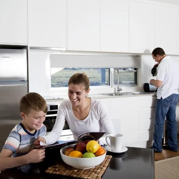 Savannah Cabins, Taronga Western Plains Zoo, hotel in Dubbo