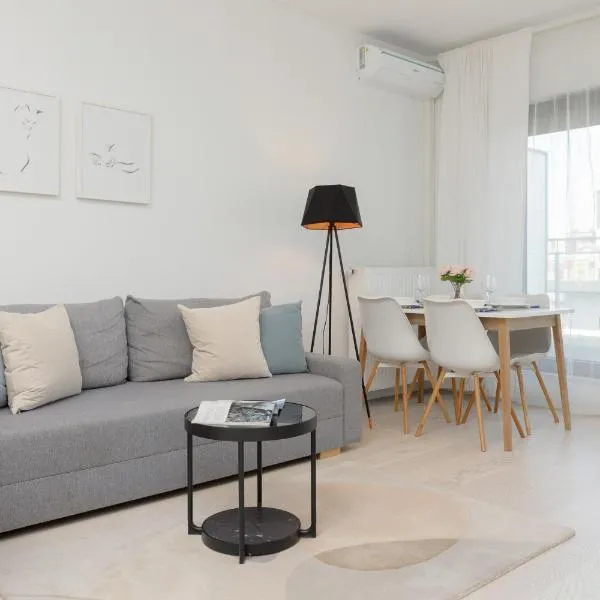Sarmacka Apartment with Balcony Warsaw Wilanów by Noclegi Renters, hotel a Varsavia