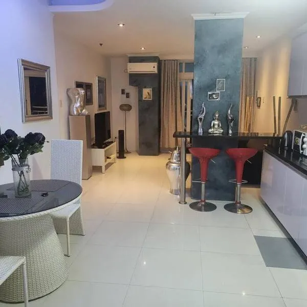 Sheryll Escapes - Kandi Posh 1BR with King bed, fibre Wi-Fi & Free housekeeping, hotel a Angeles