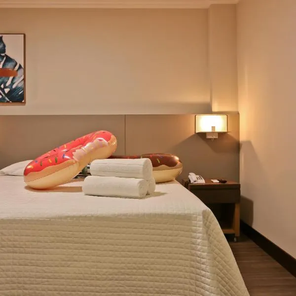 Sandri City Hotel, hotel em Estaleiro