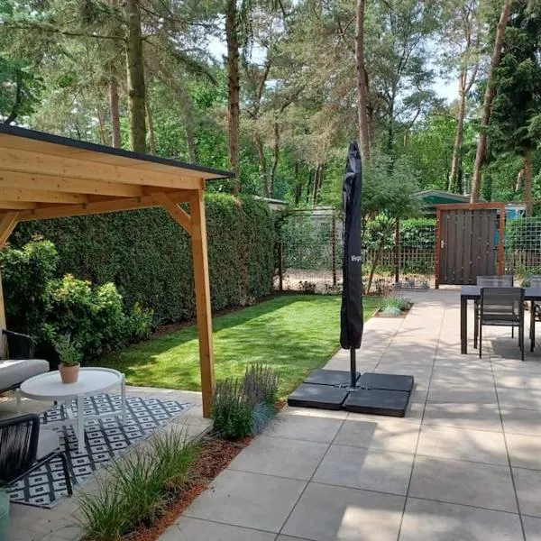Boshuis met grote tuin I Vakantiepark met Zwembad, hotel u gradu 'Hoenderloo'