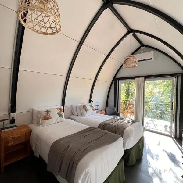 GLAMPING SELVA IGUAZU, hotel in Puerto Iguazú